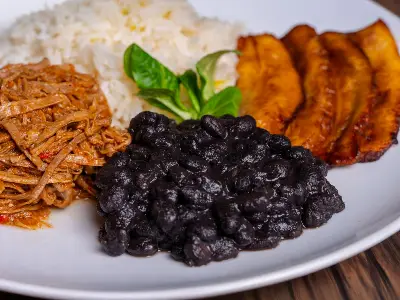 Casado de carne mechada
